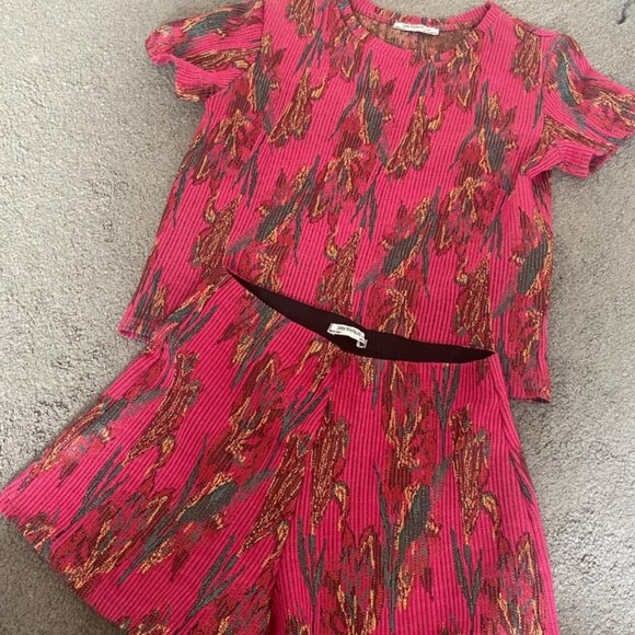Zara Trafaluc Pink Ribbed Crop Top & Shorts Set – Trendy & Comfy Matching Outfit - Picture 1 of 9